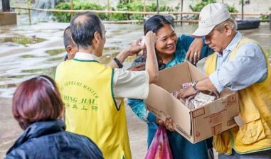 Giúp đỡ và An Ủi Nạn Nhân sau Trận Bão Utor tại Philippines